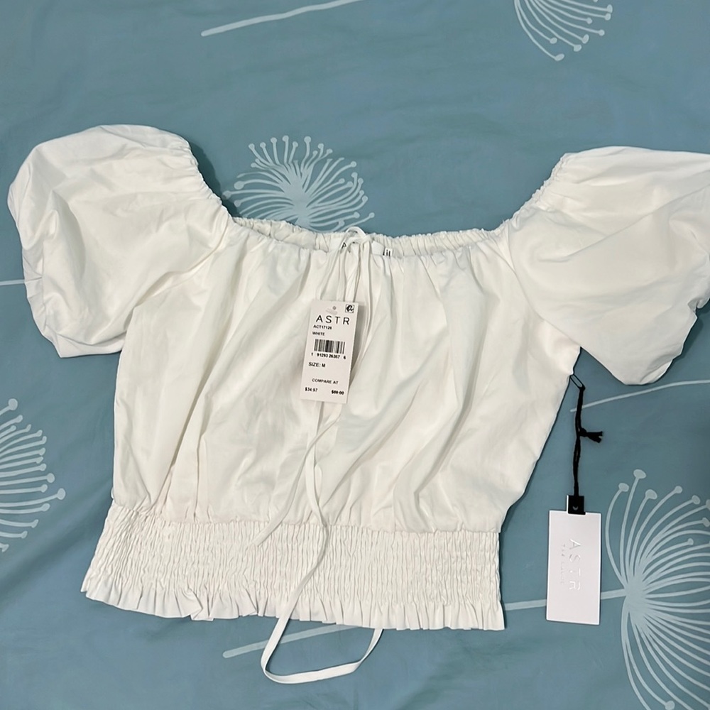 Puff sleeve cropped top